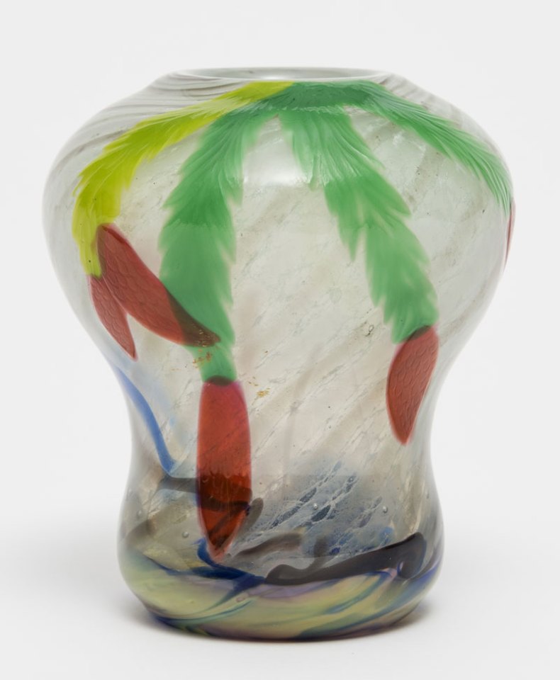 Christmas Cactus vase (1902), Betzy Ählström.