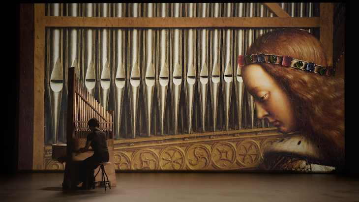 La Tentation du réel, l'Agneau mystique des frères Van Eyck (film still; 2019), dir. by Jérôme Laffont and Joachim Thôme.