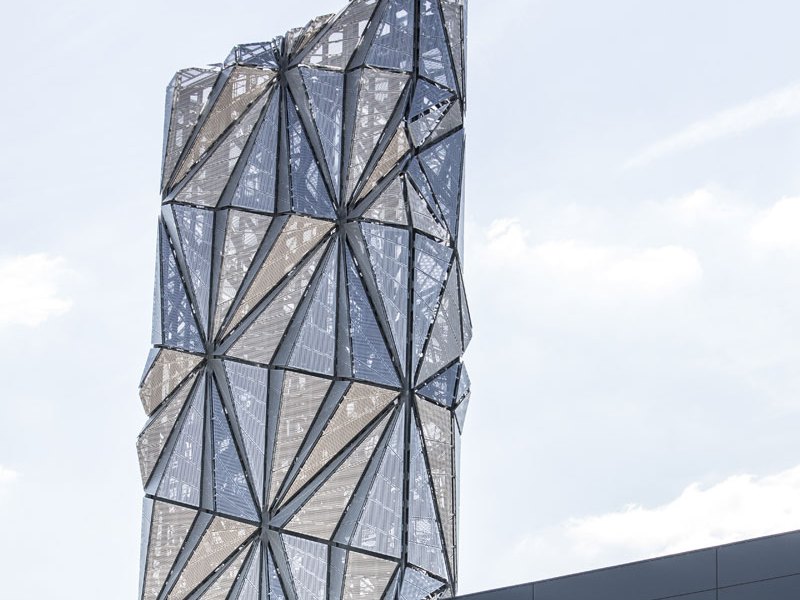 The Optic Cloak (2016), Conrad Shawcross. Photo: Marc Wilmot, courtesy of the Greenwich Peninsula