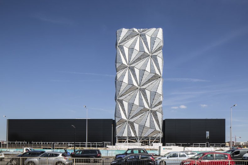 The Optic Cloak (2016), Conrad Shawcross. Photo: Marc Wilmot, courtesy of the Greenwich Peninsula