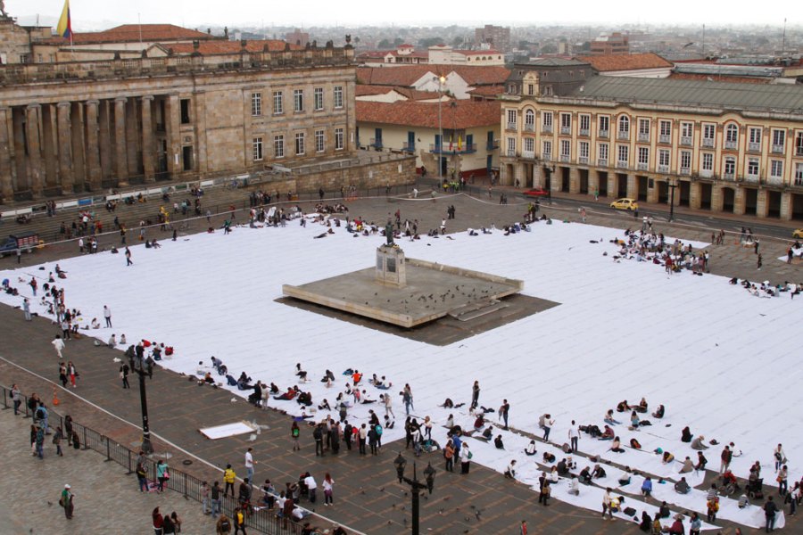 Sumando Ausencias by Doris Salcedo in the Plaza de Bolívar. Photo: © Oscar Monsalve; © Doris Salcedo