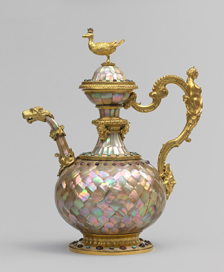 Mother-of-pearl ewer, c. 1640, Gujarat, India, attributed to Orazio Scoppa. © Louvre Abu Dhabi / Agence Photo F