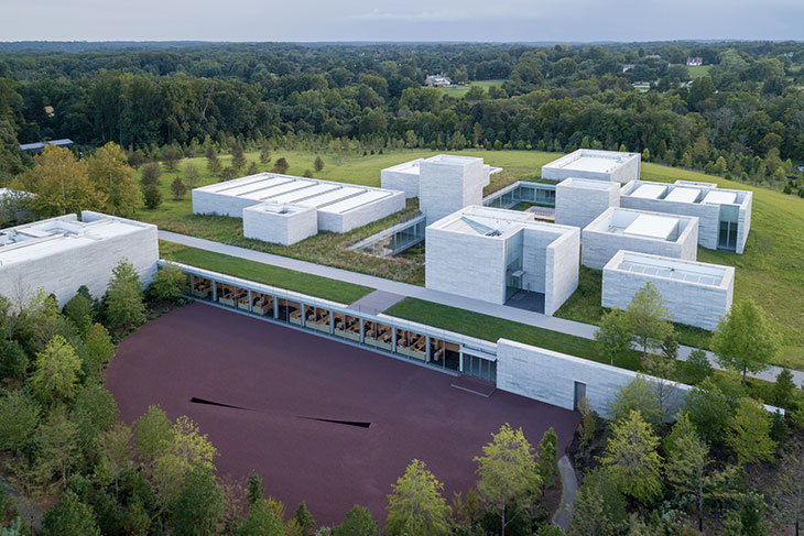 Aerial view of the Pavilions and Michael Heizer’s Compression Line (1968/2016).