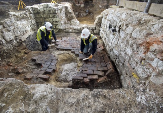 MOLA archaeologists excavate the top of the cesspit.