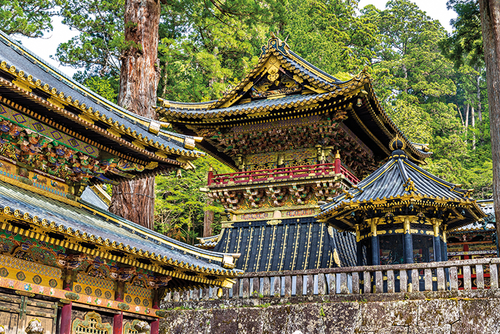 Buildings at the main entrance to the Toshogu Shrine, Nikko (photo: 2016).