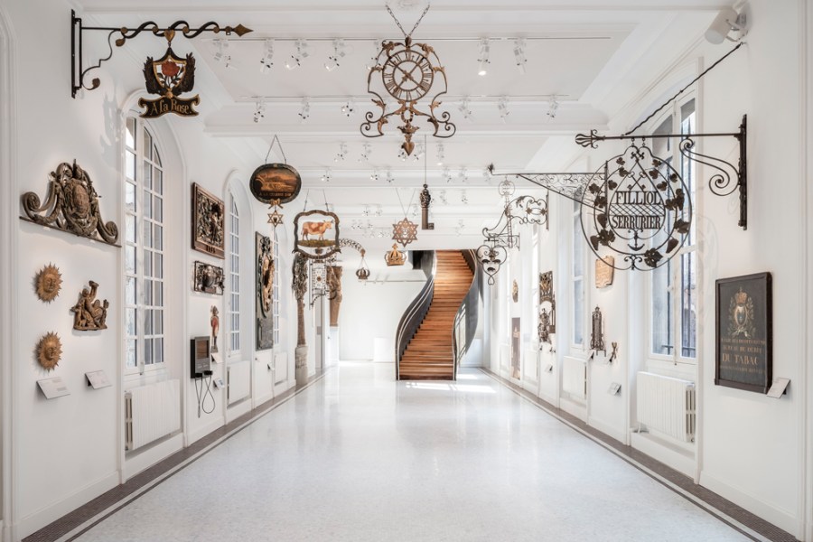 The Hall of Signs in the Musée Carnavalet – Histoire de Paris.