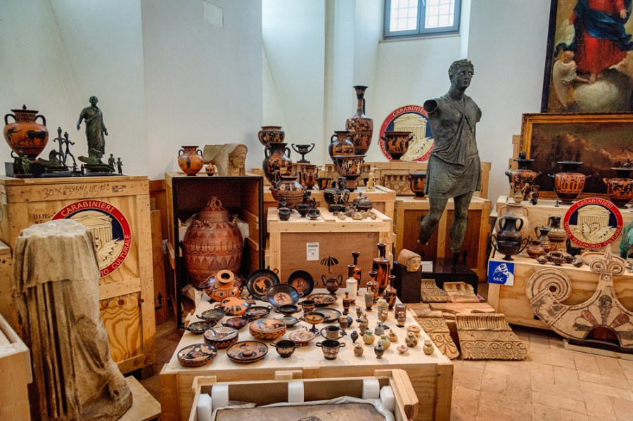 United States returns hundreds of looted antiquities to Italy Apollo